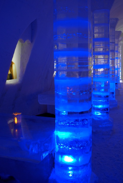 Ледяной ресторан в замке-отеле Финляндии. Фото