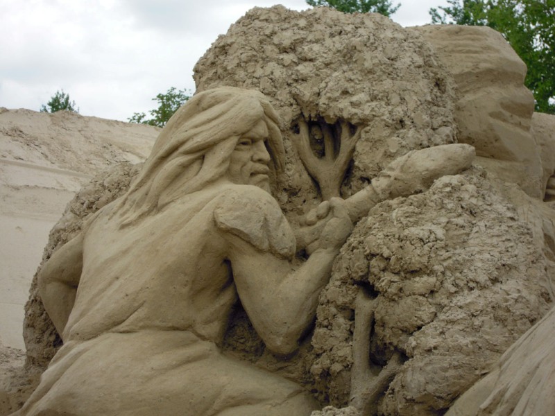  Первобытный человек. скульптура из песка, Лаппеенранта, Финляндия. фото 