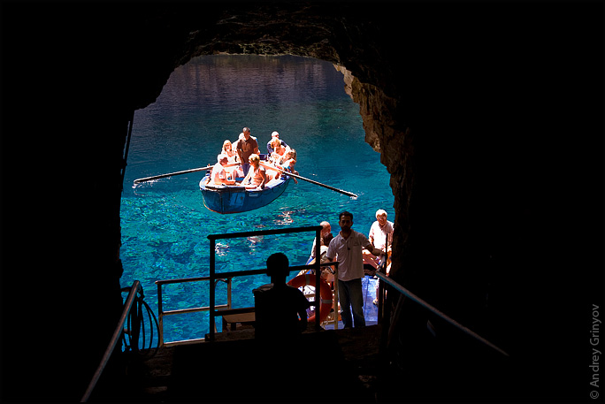 Мелиссани - пещера и озеро в Кефалонии, Греция. Фото