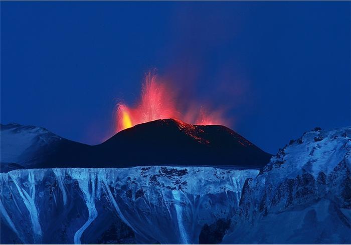Извержение вулкана Эйяфьятлайокудль. Фото