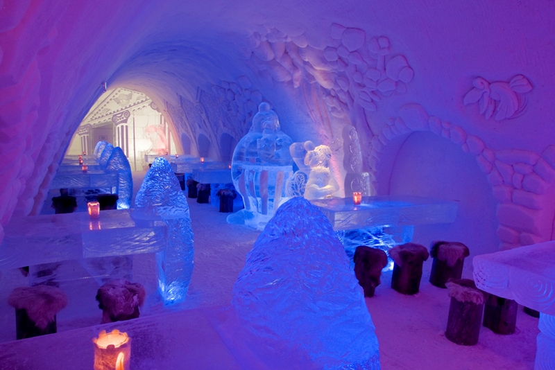 Ледяной ресторан в замке Финляндии. Фото