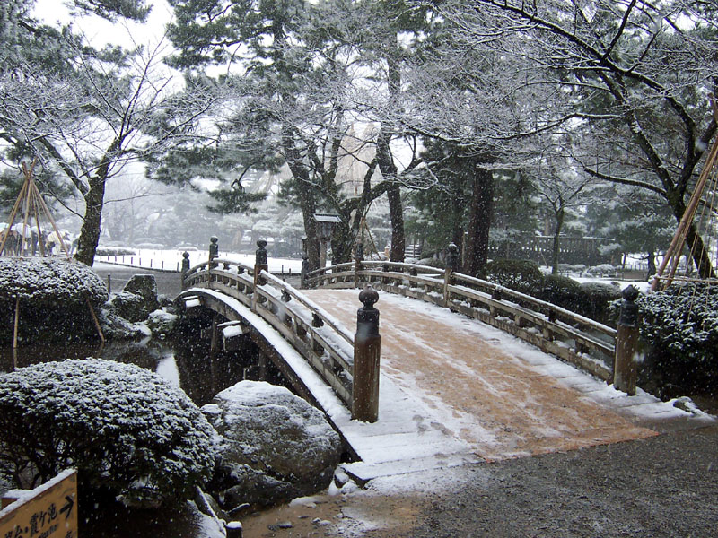 Японский парк Кераку-эн зимой. Фото