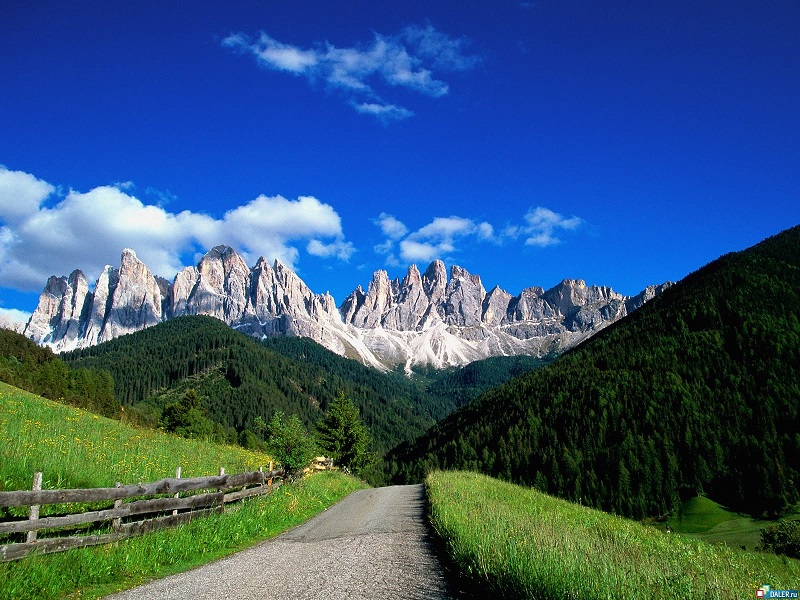 Красивые пейзажи Доломитовых Альп. Италия. Фото