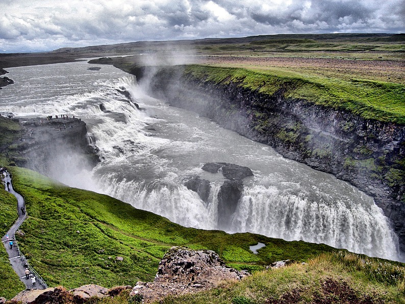 Гудльфосс - самый красивый водопад Исландии. Фото