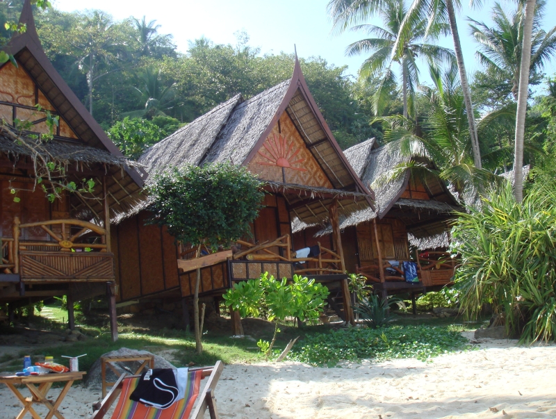 Отель бунгального типа для ценителей отдыха на природе. Расположен на уединенном пляже  Пак Нам