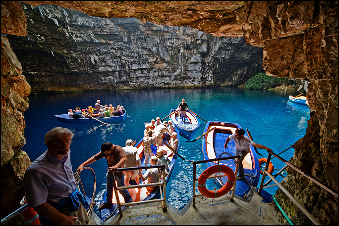 Мелиссани - пещера и озеро в Кефалонии, Греция. Фото
