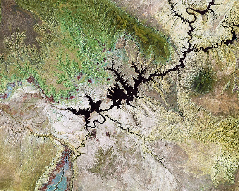 Озеро Пауэлл на реке Колорадо. Фото из космоса
