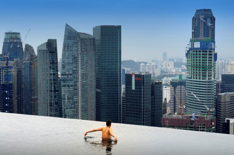 Гостиница в Сингапуре с бассейном на крыше. Marina Bay Sands. Фото