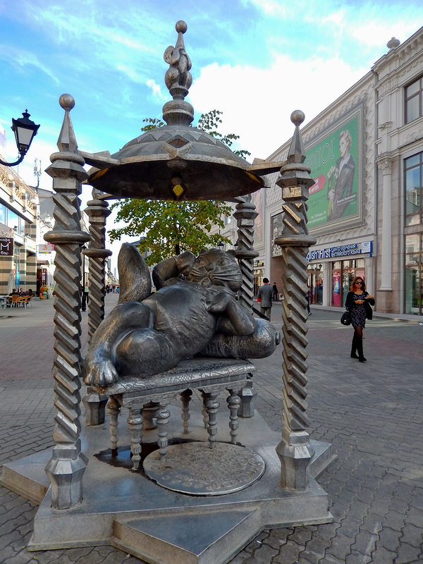 Скульптура в Казани - Кот Казанский. Фото