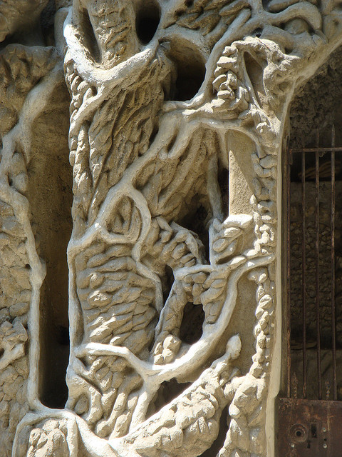 Фрагмент торцевой части дворца Шеваля. Фото