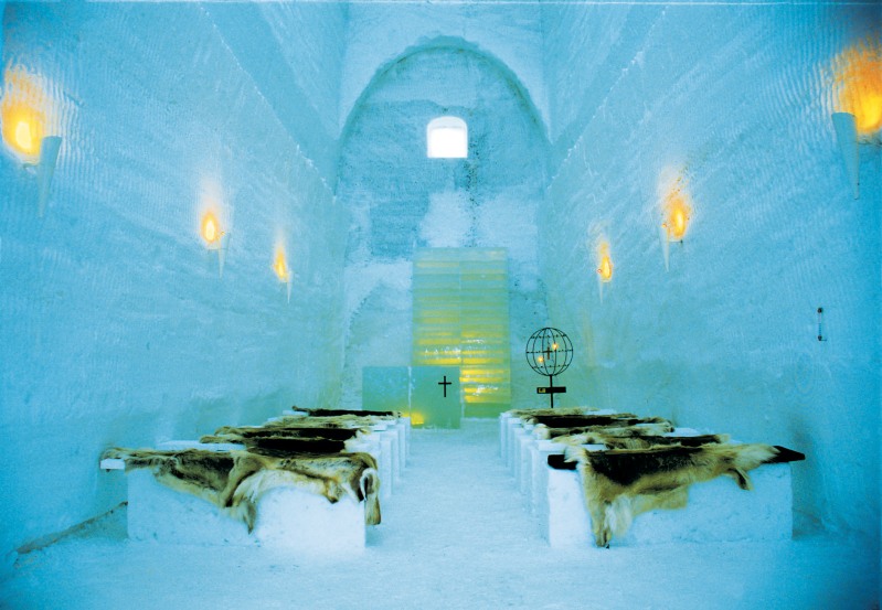 Ледяная часовня у ледяного замка в Финляндии. Фото